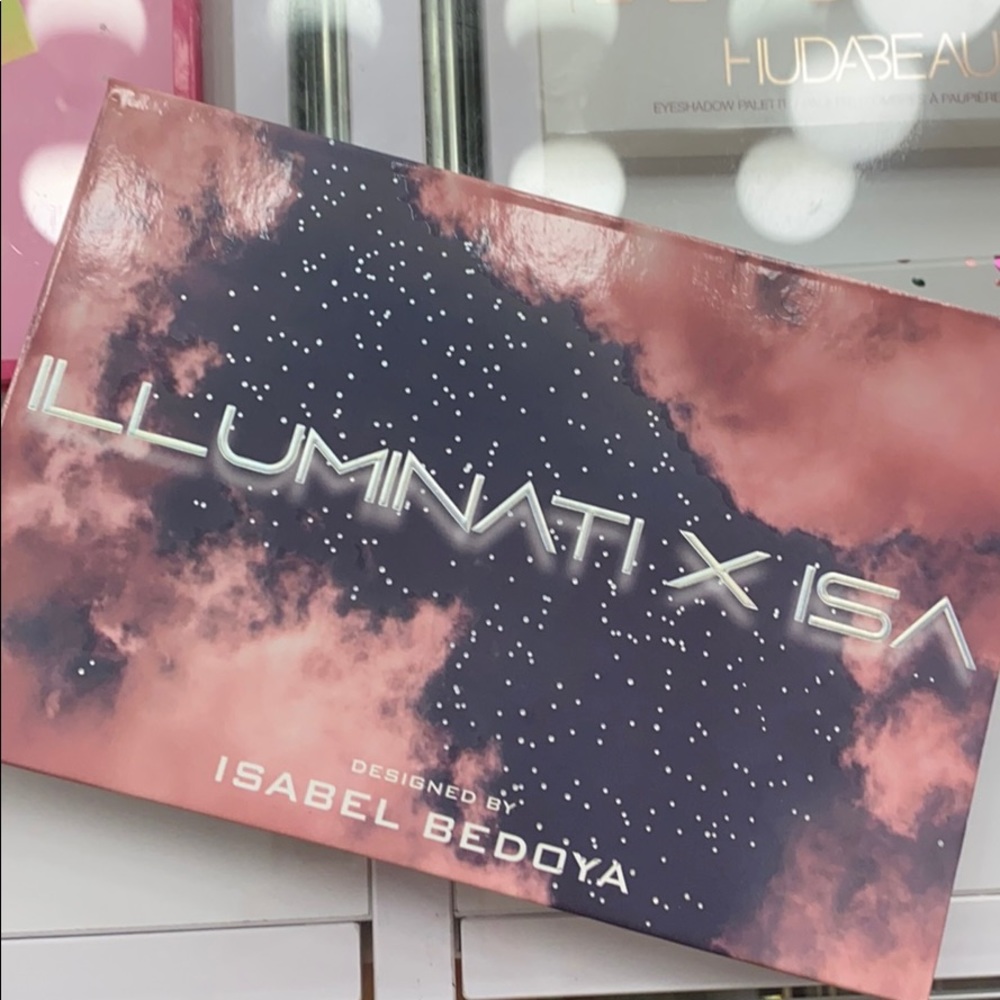 Illuminati x isa eyeshadow palette